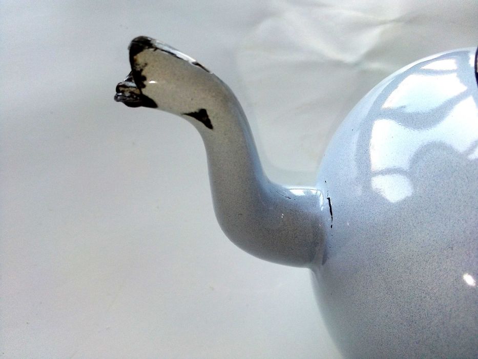 Стар,малък емайлиран чайник - 1975г.