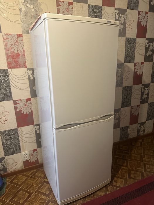 Продается холодильник двухкамерный