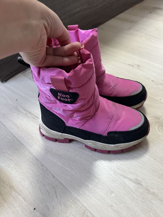 Отдам бесплатно обувь детскую