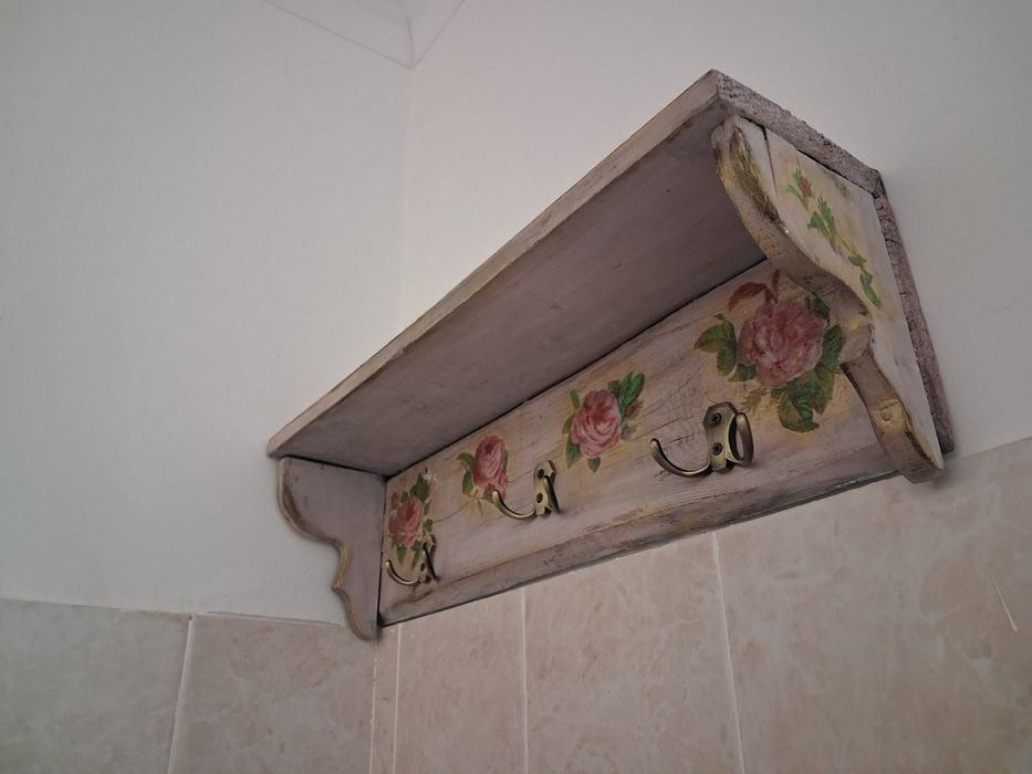 Продам тумбу и вешалку