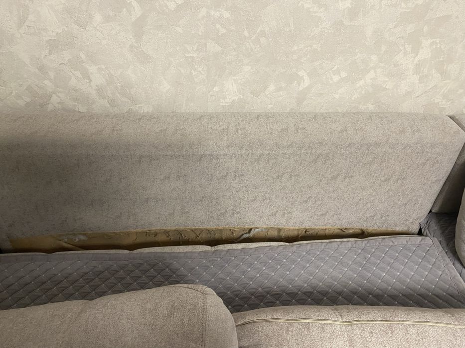 Продам диван угловой срочно