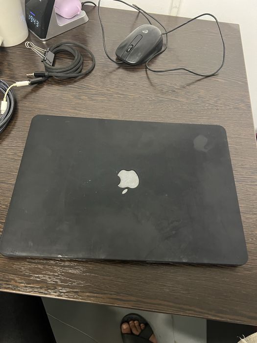 Продам Macbook air 13 2020