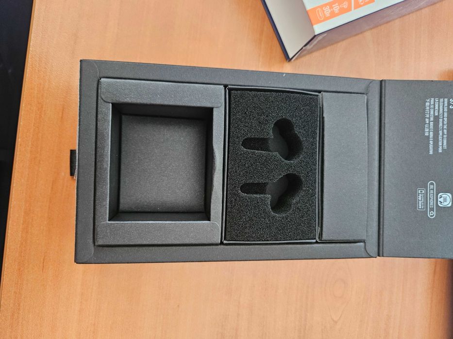 Безжични слушалки JBL livepro 2