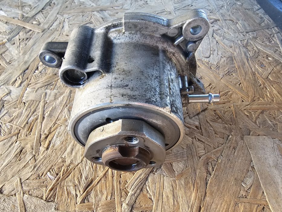 Pompă de apă 1.2 TSI cod 03F121004 OEM