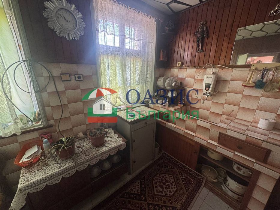 Двуетажна къща в с. Гълъбец на парцел 730 кв м, Общ. Поморие, обл.