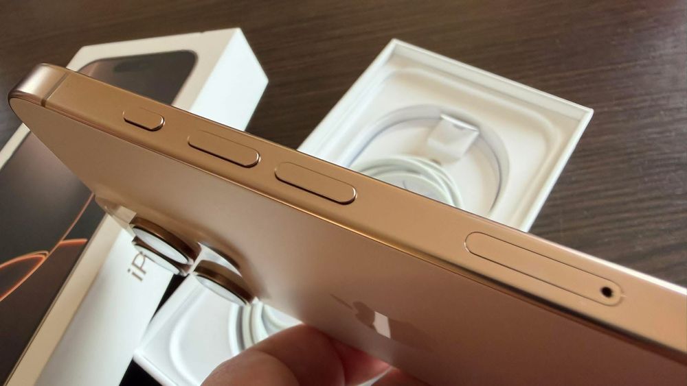 Vând iphone 16 pro 128 GB sănăt bat 100% cumpărat în iulie din Altex