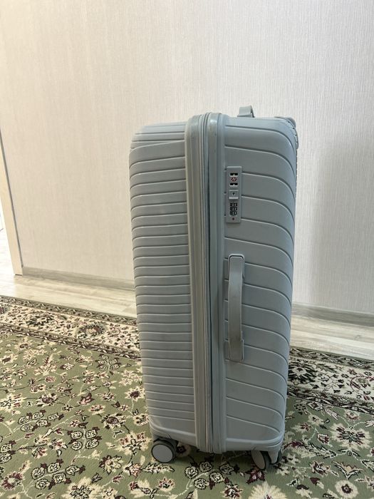 Продам чемодан в хорошем состоянии