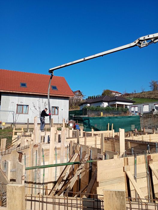 Executam case la roșu