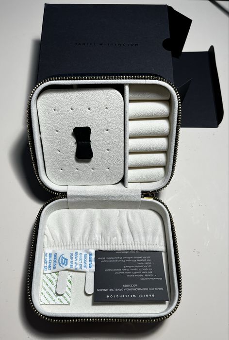 Cutie bijuterii Daniel Wellington