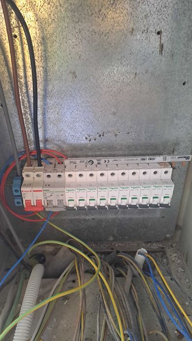 Electrician si instalator 24/24