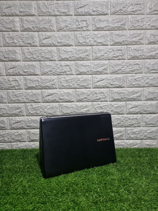 Samsung. Арзон нархда ноутбук сураганлар учун махсус.