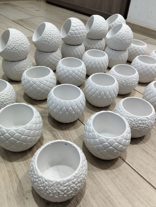 Vând vaze din ipsos