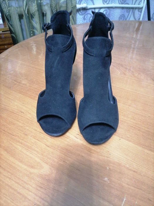 Босоножки замшевые