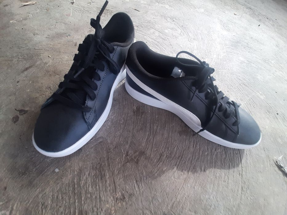 Vând adidasi puma aproape noi si bluza