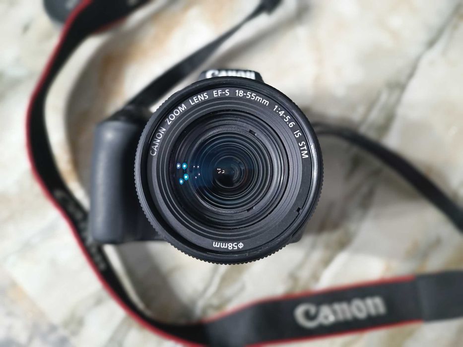 Canon EOS 250D Kit cu Obiectiv EF-S 18-55mm DC Negru - IMPECABIL