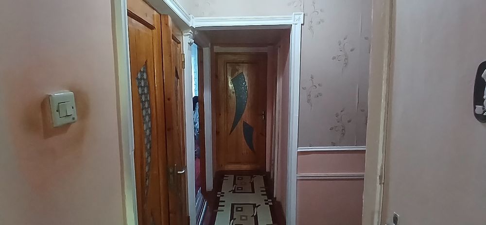 37000 $. 3 xonali uy.4-mavzeda joylashgan.