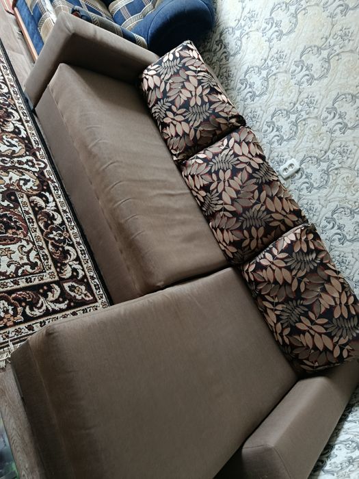 Продам угловой диван б/у,угол меняется