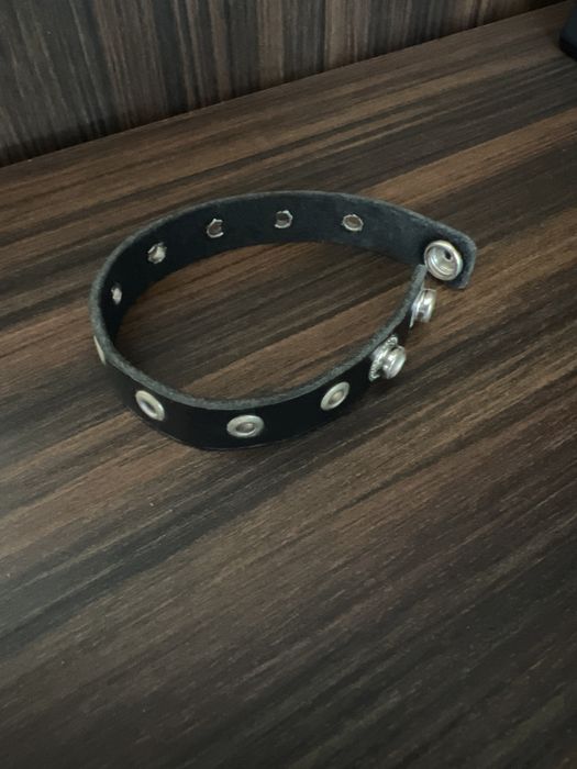 Vând diferite brățări din piele sau bile semipretioase.