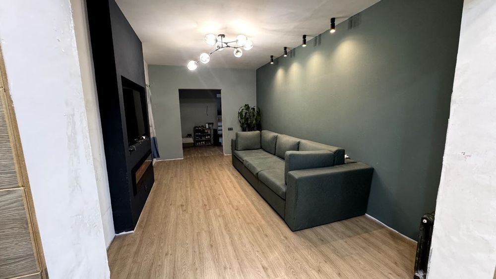 Продаётся  Карасу -4 ,4 комнатная Балкон  2×6 , 93 кв.м