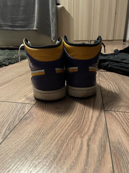Jordan 1 mid lakers