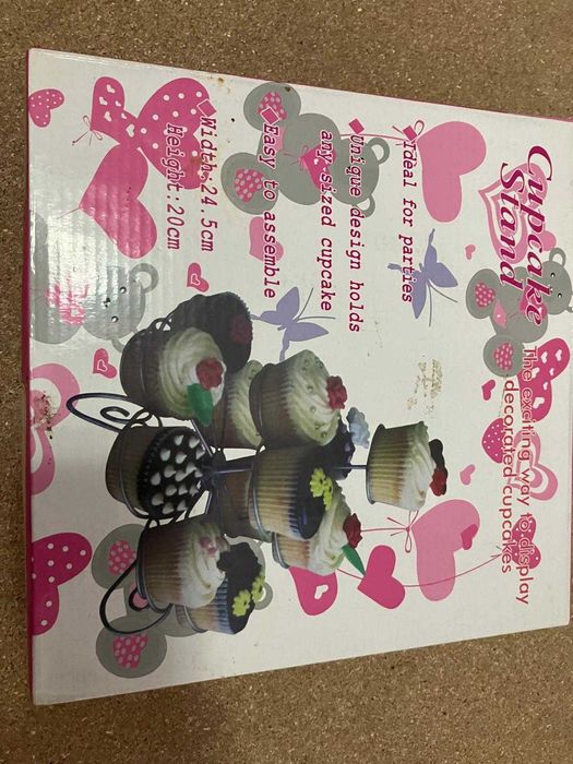 Suport metalic pentru cupcakes