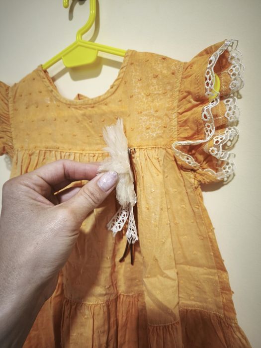 Лятна рокля с ефектен гръб