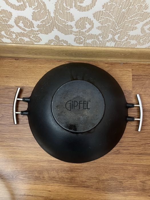 Продам чугунный казан