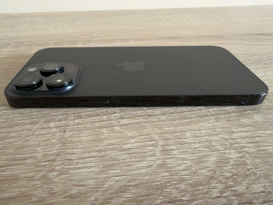 iPhone 14 Pro Max 256GB Space Black — Като нов | Кейс + зарядно + Lightning към USB кабел 1 м