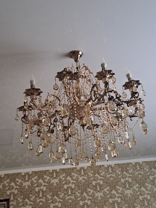 Продам люстру отличное состояние