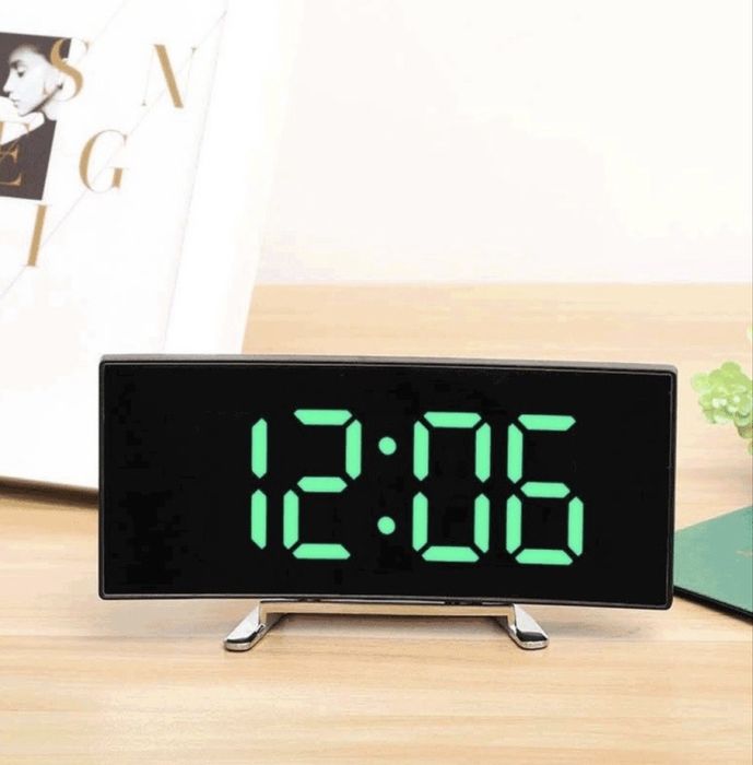 Мултифункционален настолен електронен часовник