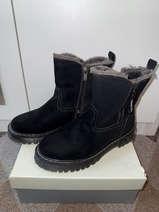 Продам женские зимние ботинки