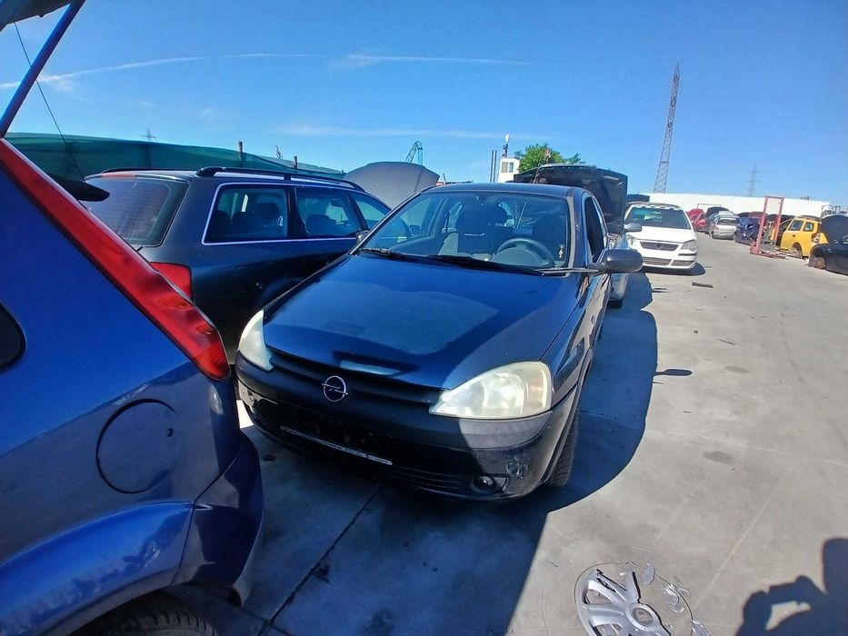 dezmembrez opel corsa