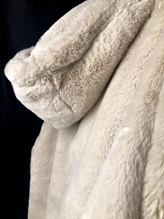 Пухкав светло кафяво-бежов суичър с шипчета XL unisex crop