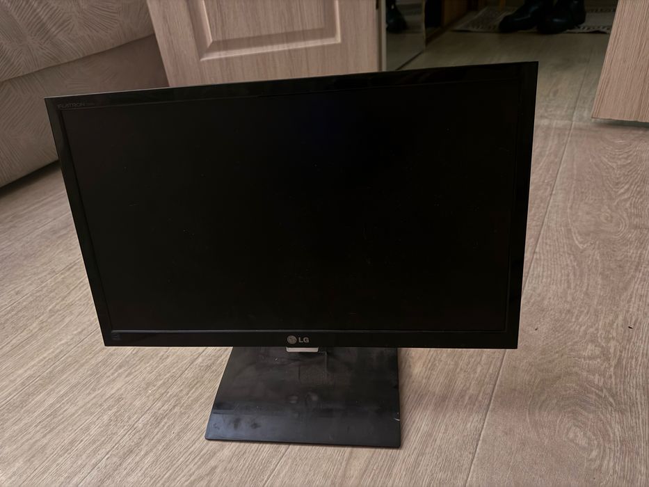 Монитор LG офисный