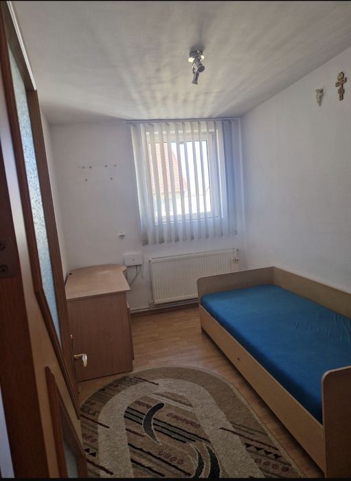 Persoana fizica vand apartament 3 camere