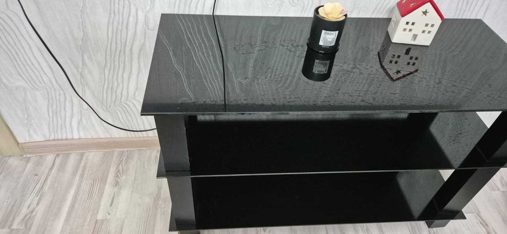 Продам полку под телевизор