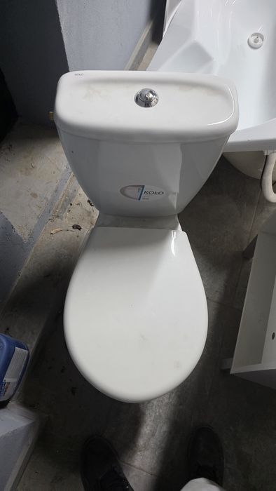 Pachet: cada, wc si chiuveta