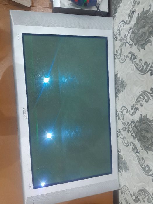 Philips telvizori eni 1.20 buyi 0.65