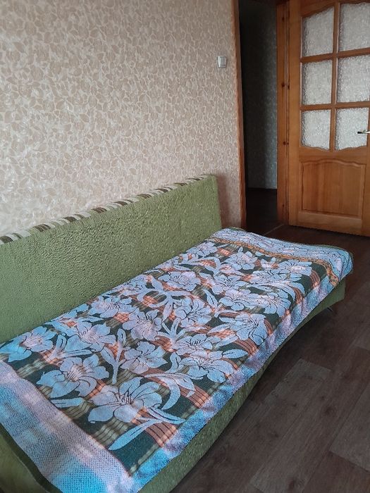 Продам трельяж и диван