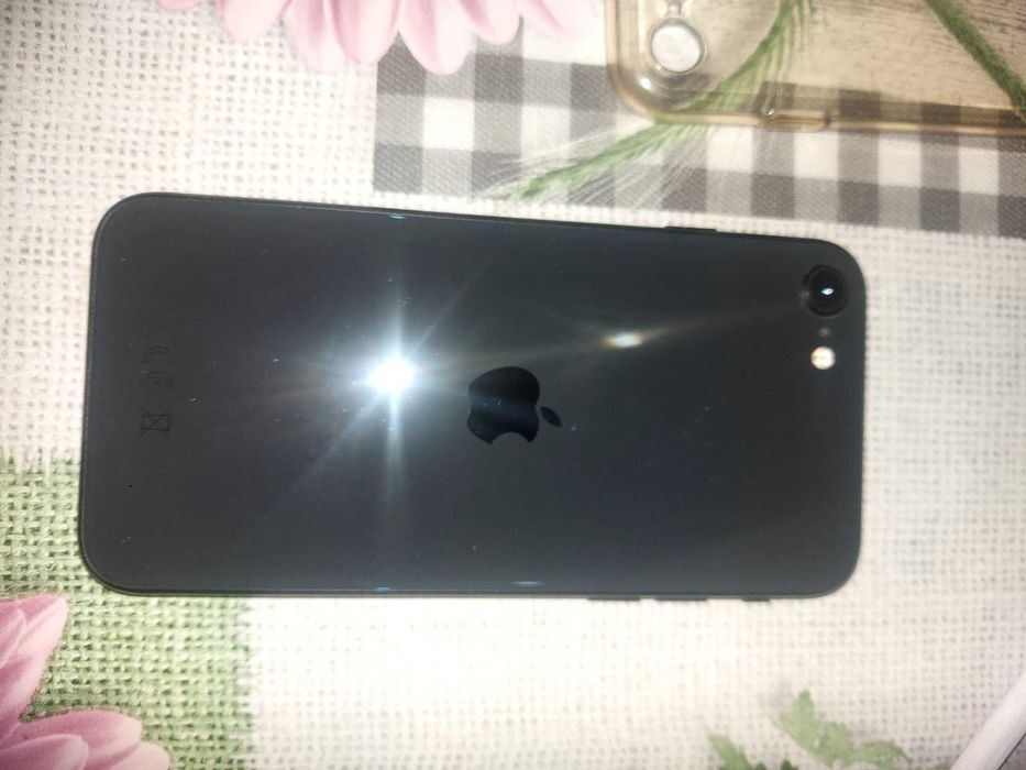 Предлагам iPhone SE