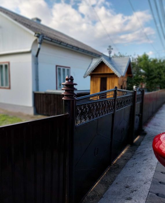 Vând casă bătrânească