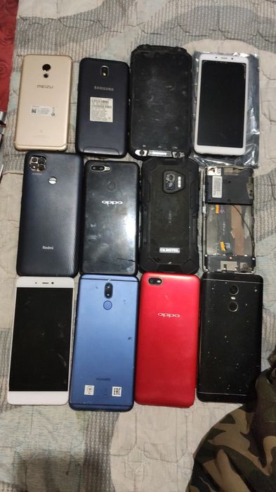 Продам телефон на запчасти samsung