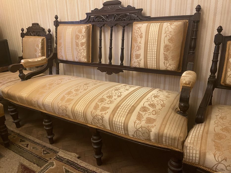 Mobila stil-canapea cu patru fotolii