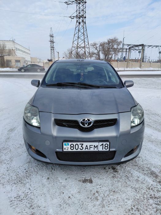 Тойота Аурис 2009 г.в.