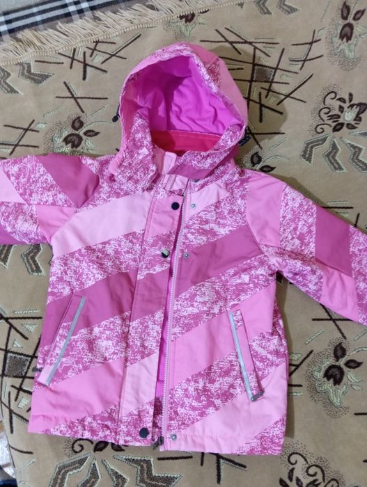 Продам куртки каждая по 2000т