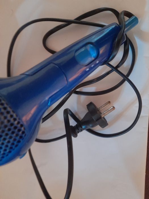 Uscator de par profesional Rowenta 1500 wati doua trepte si pentru voaiaj portabil