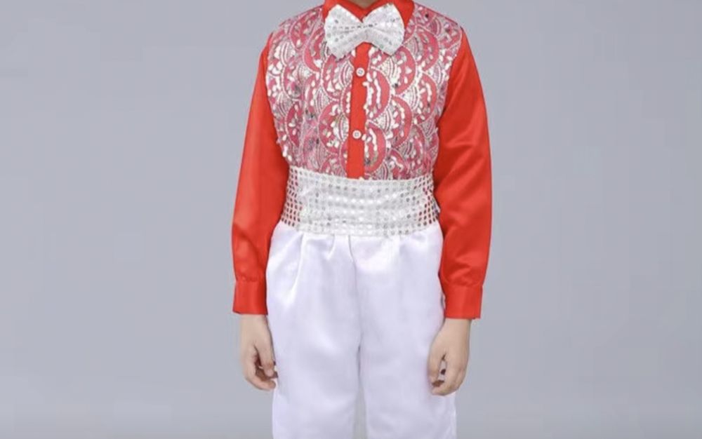 На прокат мальчиковый костюм.