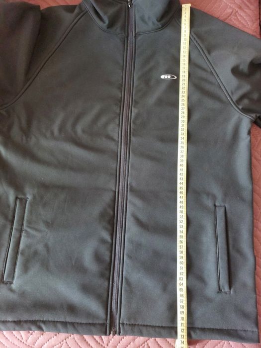 Продавам мъжко софтшел яке Martes