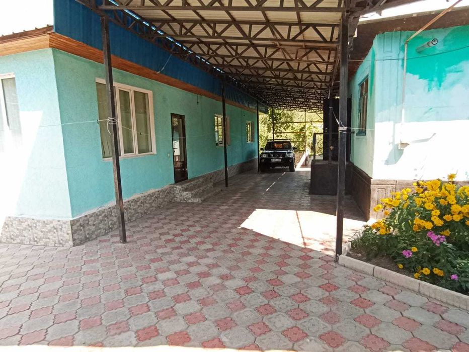 Продам Два дома, усадьбу 28,8 соток, делимый, сауна, навес, хозпостр.