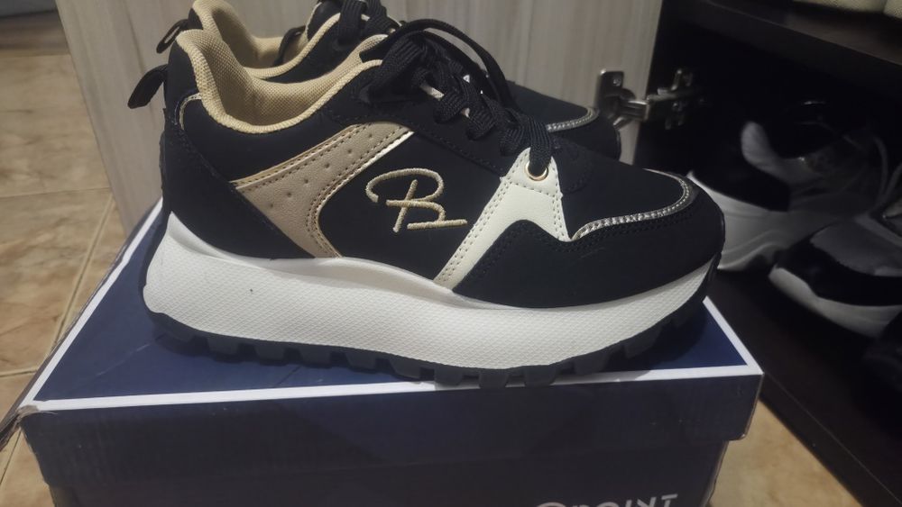 Дамски маратонки номер 36